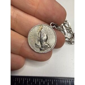 Silver Tone Praying Hands Serenity Prayer Charm Bracelet 6.5 Inch